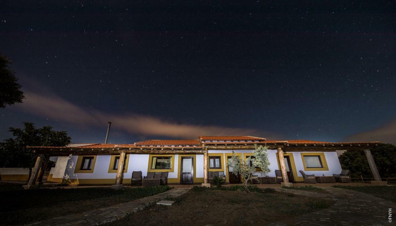 Eco-Lodge En La Reserva Privada Campanarios De Azaba - Proyecto De Conservacion Espeja Dış mekan fotoğraf