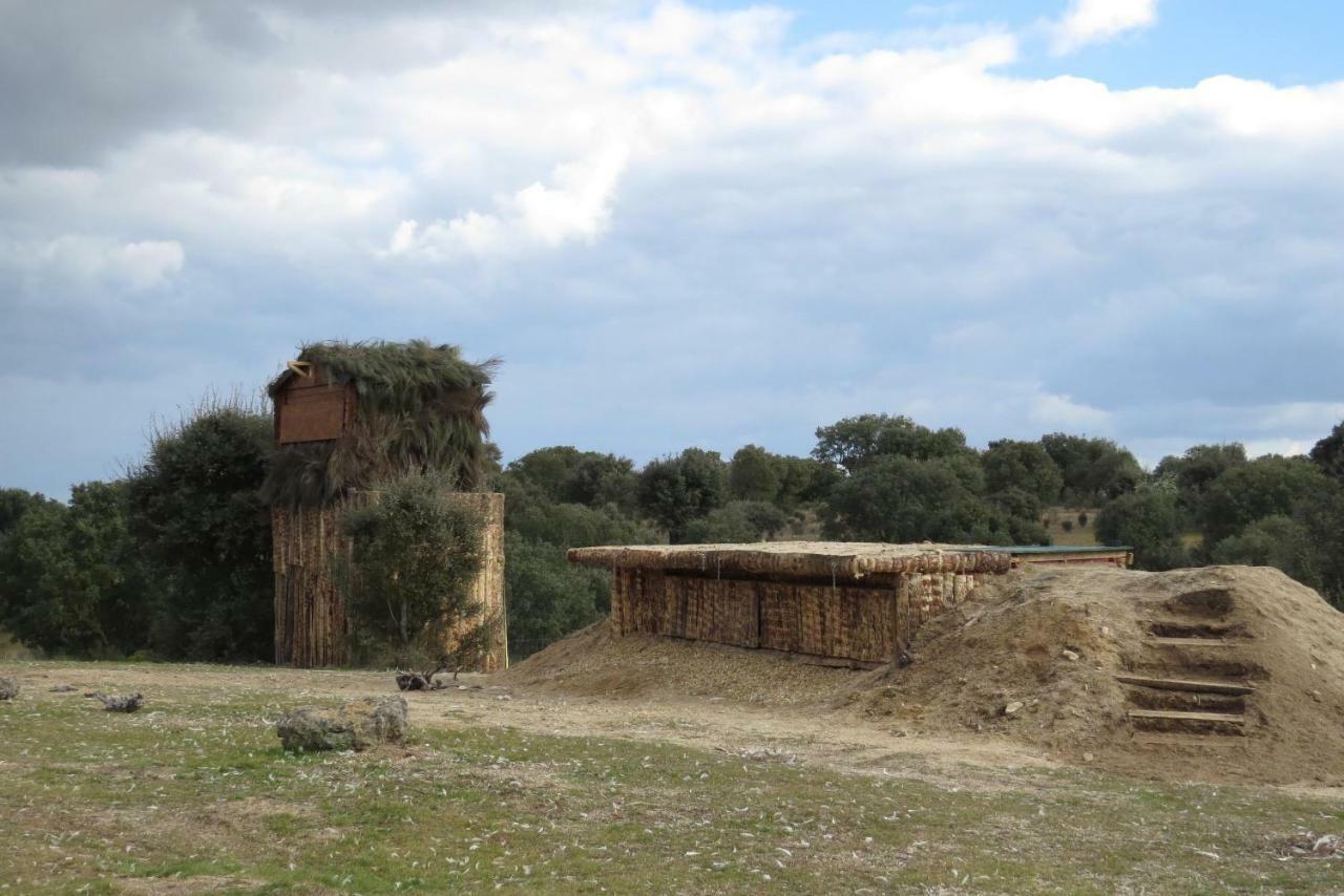 Eco-Lodge En La Reserva Privada Campanarios De Azaba - Proyecto De Conservacion Espeja Dış mekan fotoğraf
